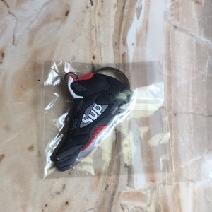 SUPREME JORDAN 5 KEYCHAIN *NEVER USED*